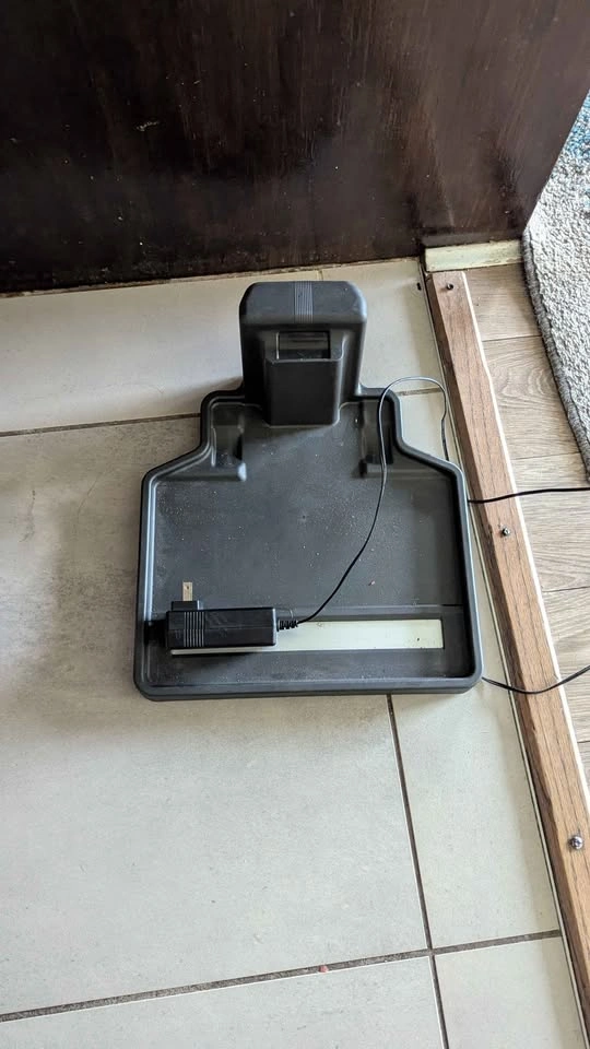 NOT WORKING- eufy WetVac W31 Wet and Dry Cordless Vacuum - photo 3