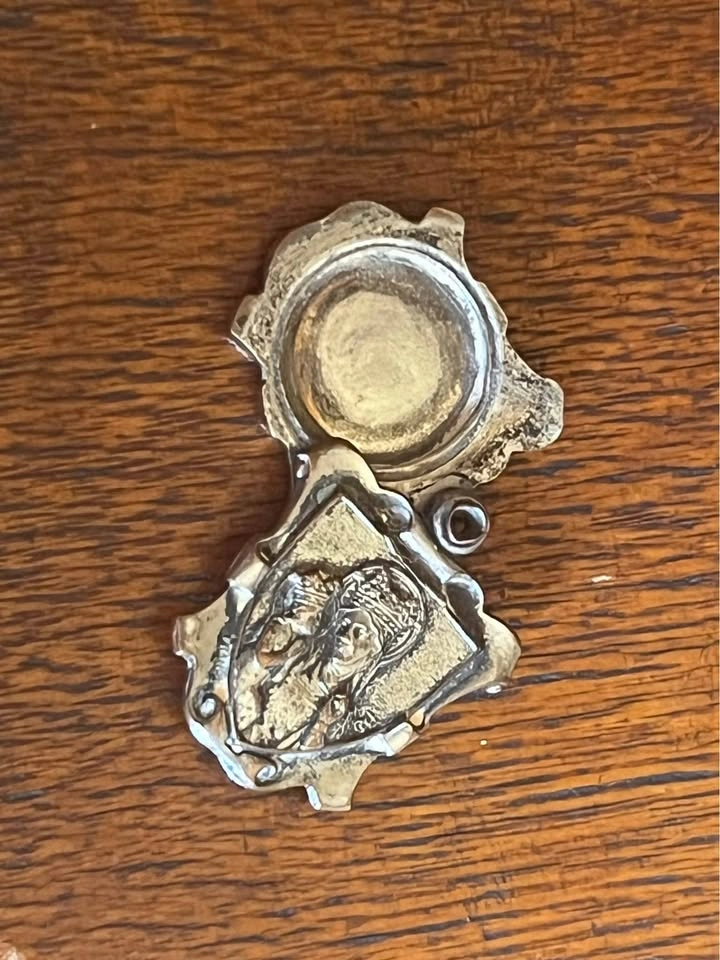 Vintage Catholic Devotionals / Jewelry in Toronto Auction - photo 4