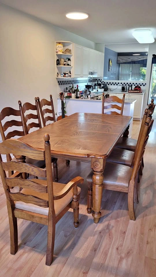 Solid Oak Extendable Dining Table with 8 Matching Chairs