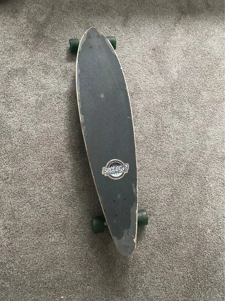 Gullwing longboard skateboard