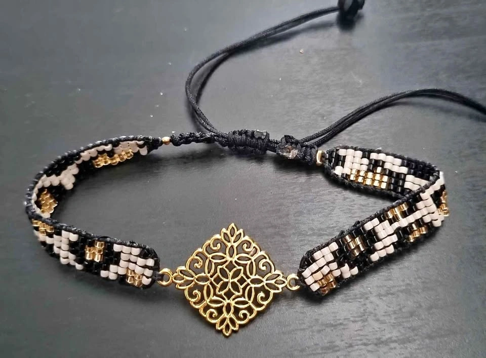 Handmade Elegant Black & Gold Beaded Bracelet - Adjustable Boho