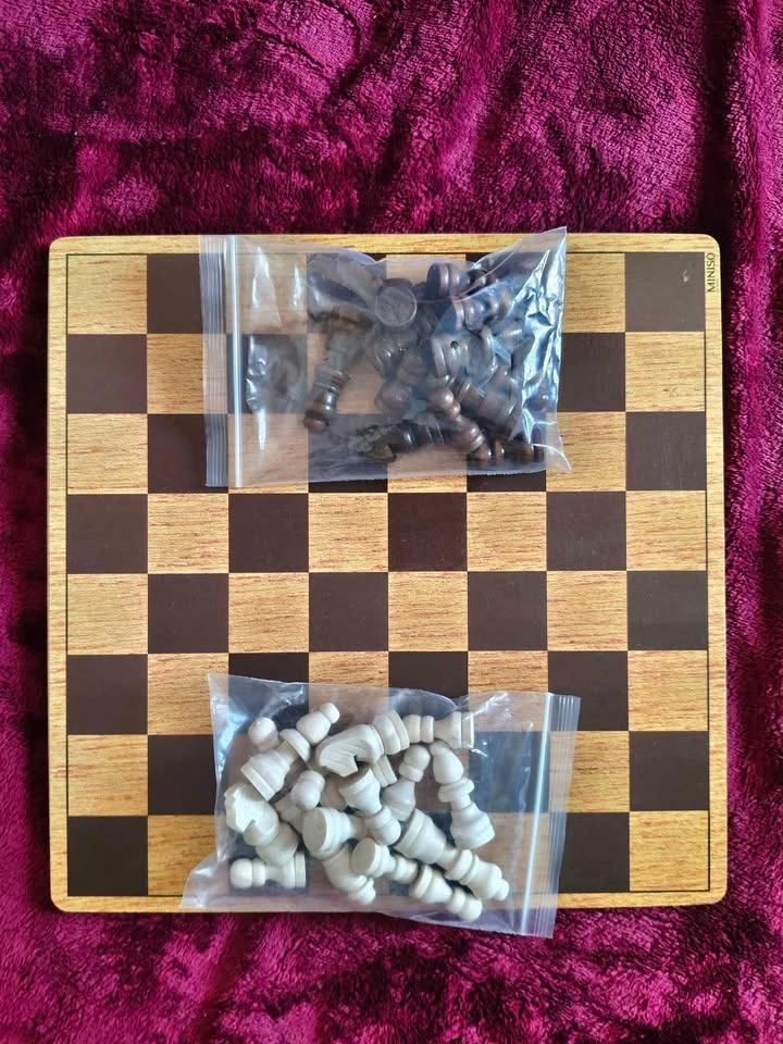 Small chess set in perfect condition - photo 3