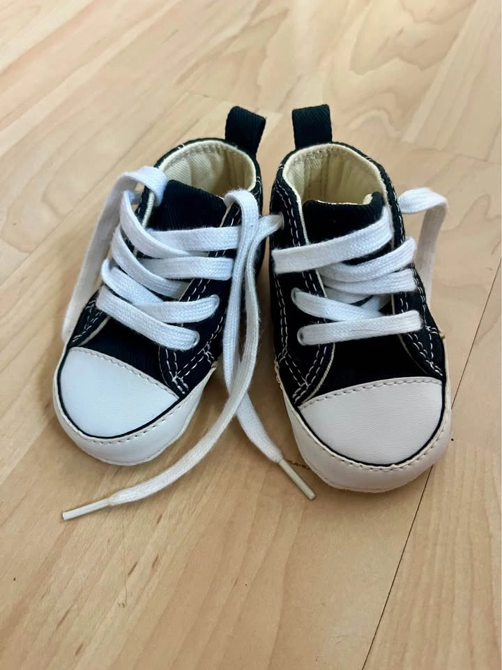 Baby converse shoes size 2 - photo 2
