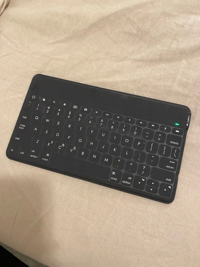 Logitech K380 Bluetooth Keyboard - Black image indicator(2)