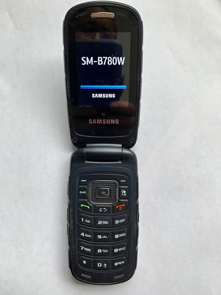 Mobile cellphone SAMSUNG SM-B780W
