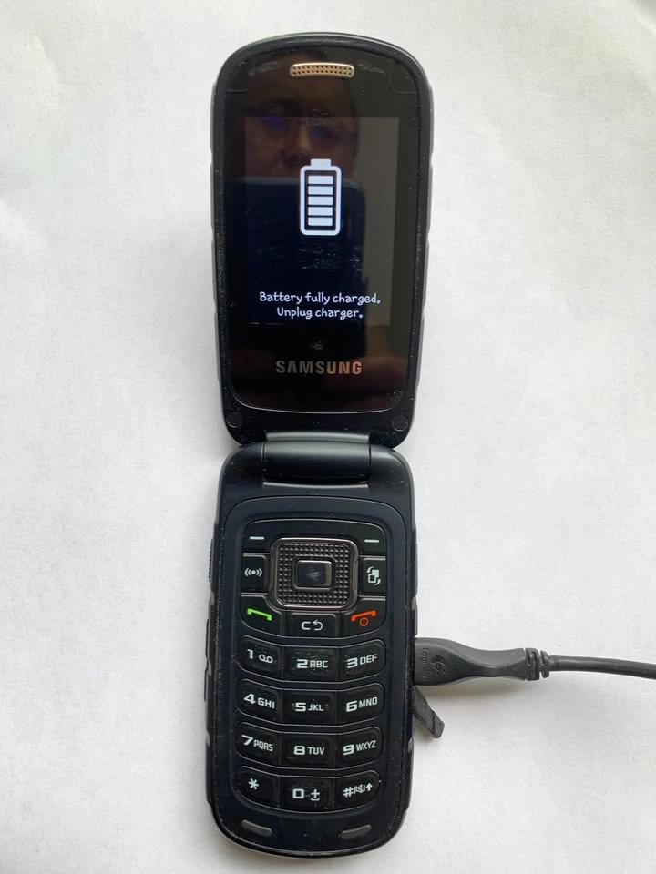 Mobile cellphone SAMSUNG SM-B780W - photo 3