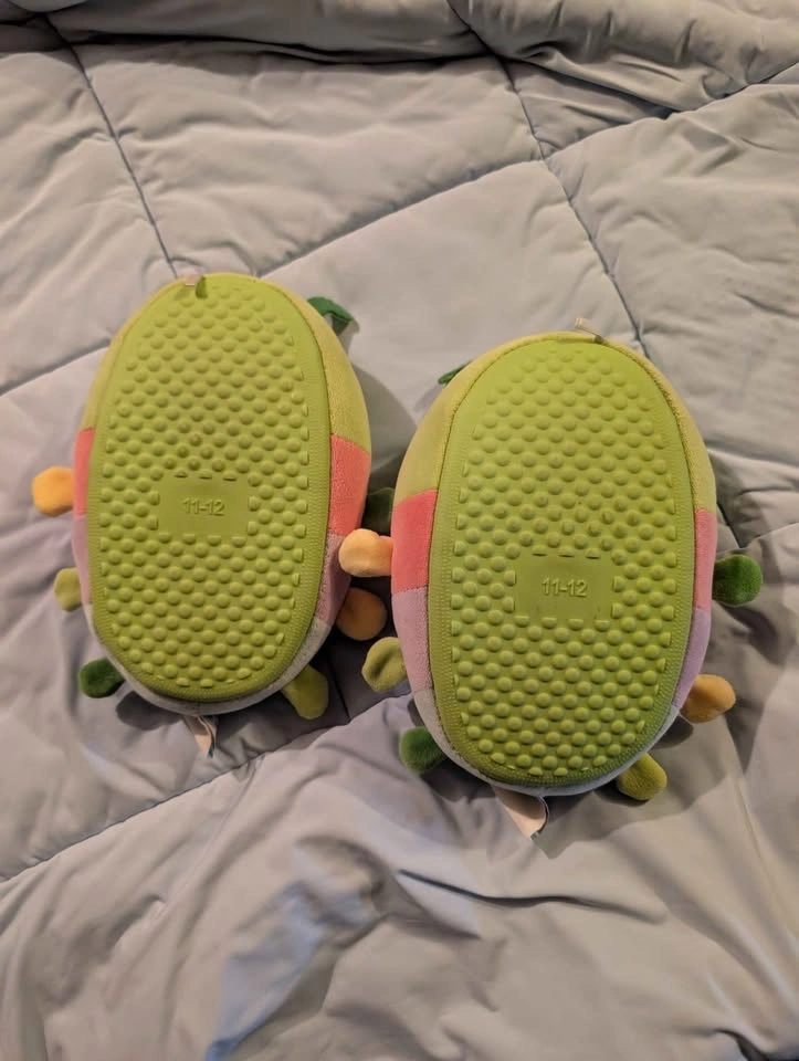 Squishmallows Caterpillar Slippers kids Size 11-12 - photo 2