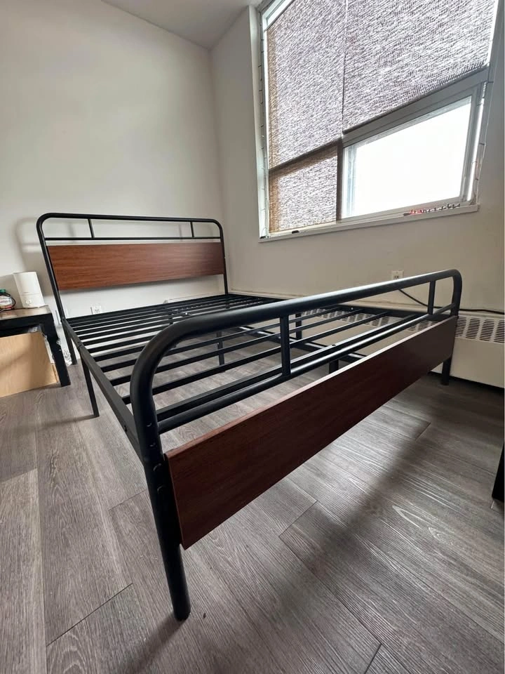 Queen metal bed frame - photo 3