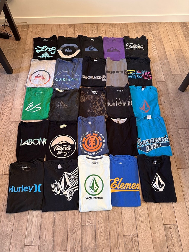 Lot of 25 Y2K Quiksilver Hurley Volcom Element Graphic T-Shirts
