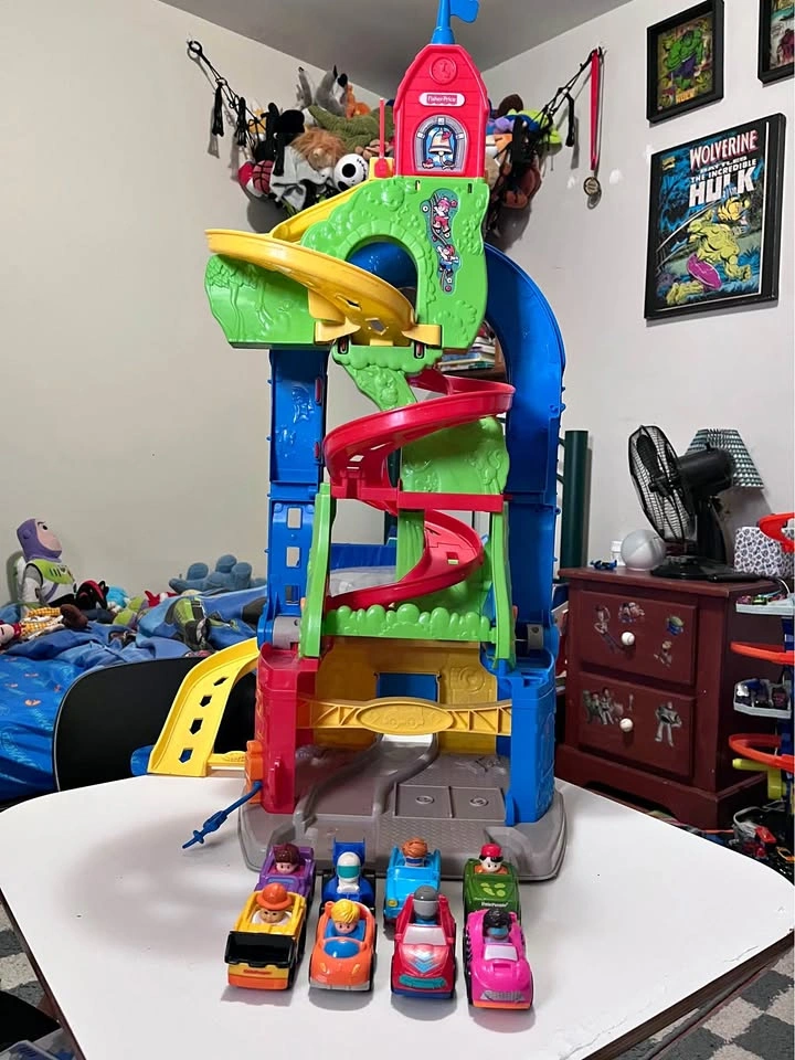 Fisher-Price Little People Sit 'N Stand Skyway racetrack