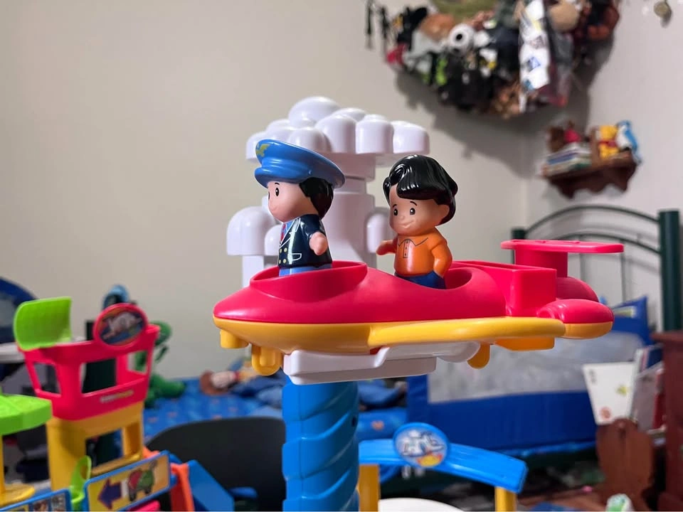 Little people spinning airport - photo 3