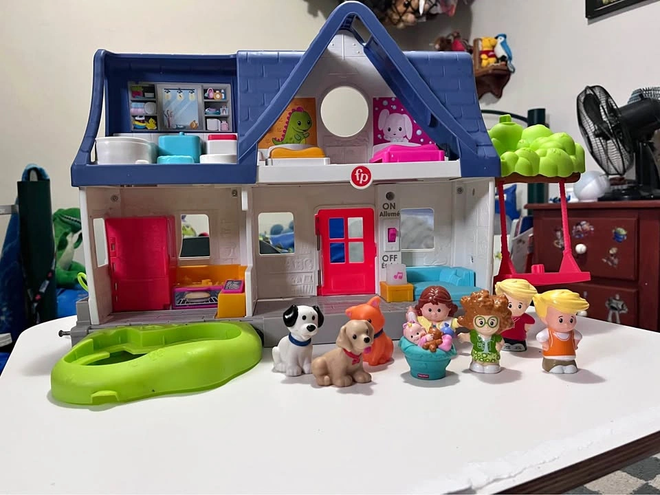 Little people house with people and pets