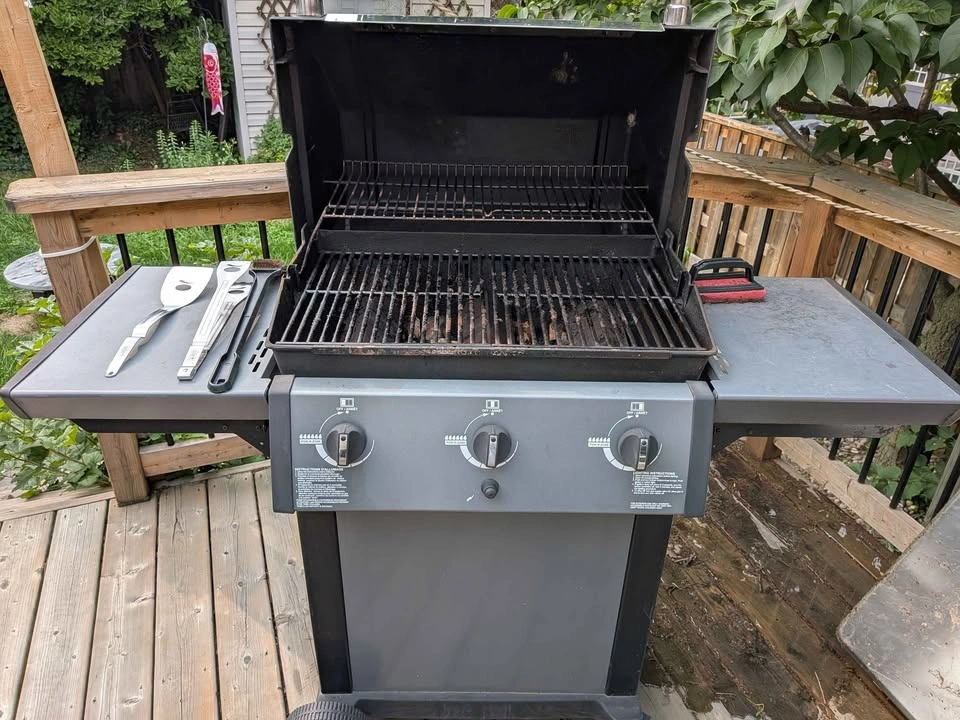 Sterling 3-Burner Propane BBQ + Propane Tank – Cover Available - photo 2