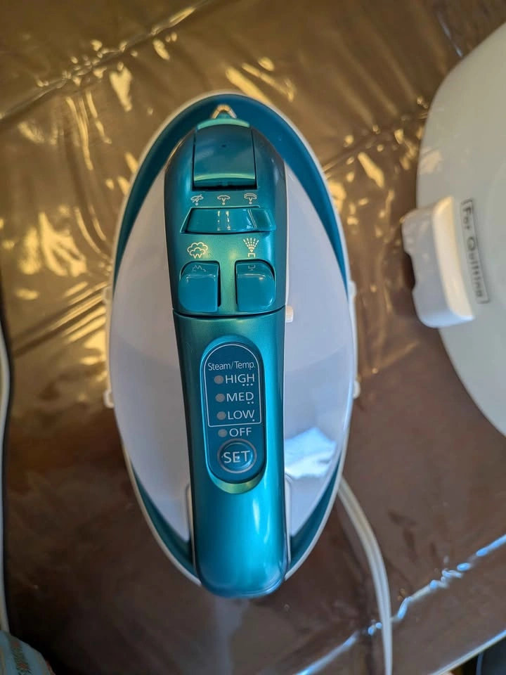 Panasonic 360° Cordless Steam Iron – NI-QL1000 – Quilting & Sewi - photo 2