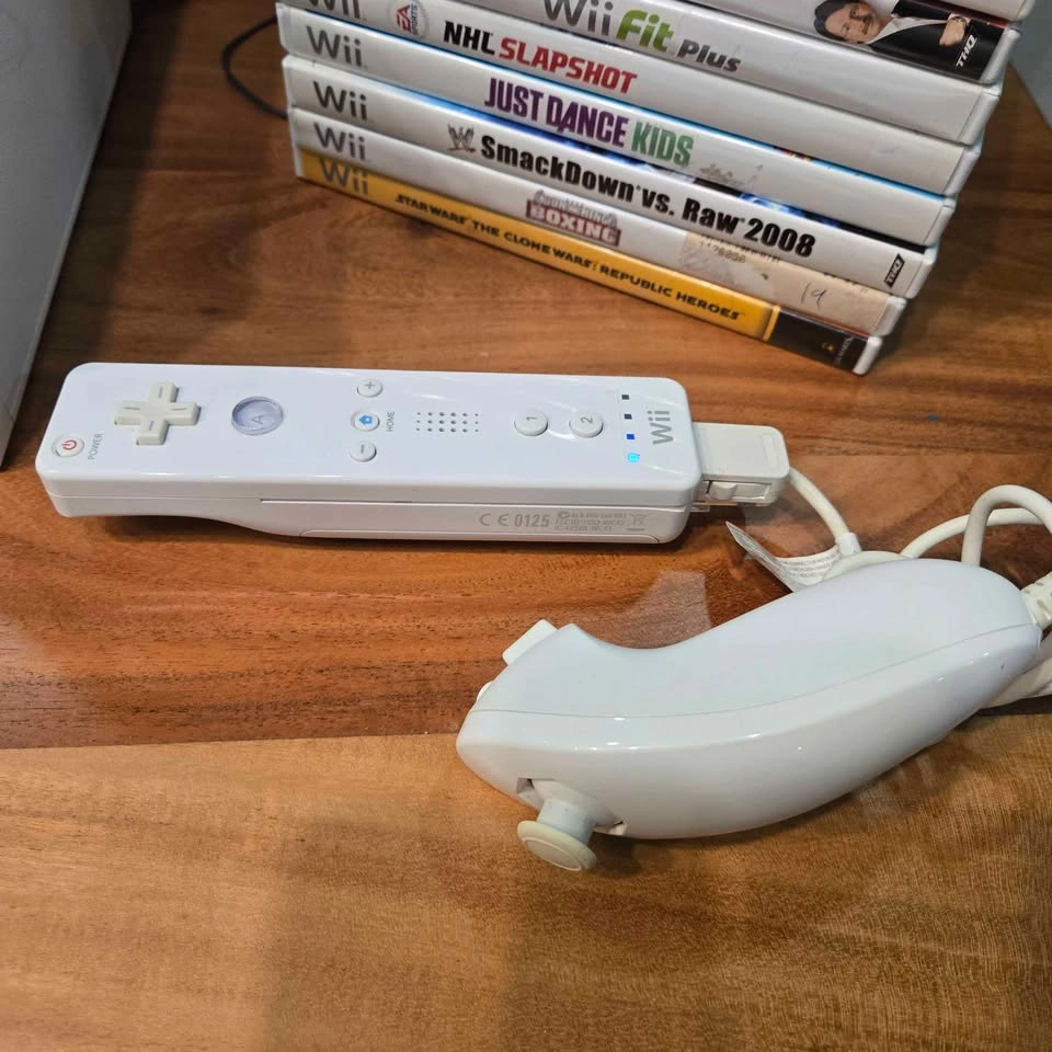 Wii bundle. Clean, complete, fully working. With everything. - photo 3