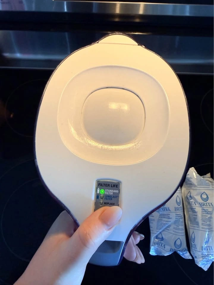 Brita Water Filter Pitcher with 3 Replacement Filters - photo 2