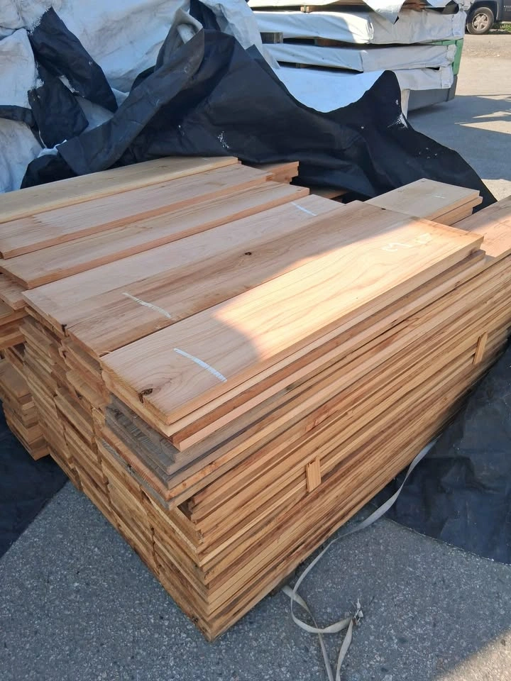 Red cedar 1x8 clear boards 3ft-5ft - photo 2