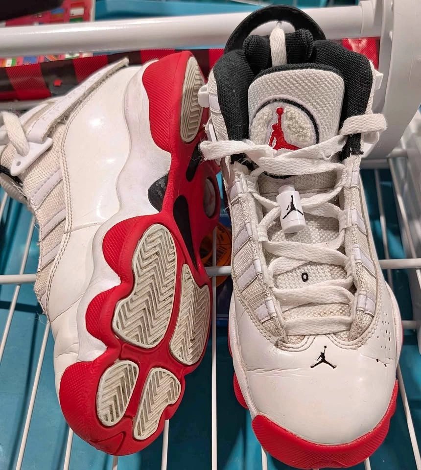 Size 4 Nike Air Jordan Runners