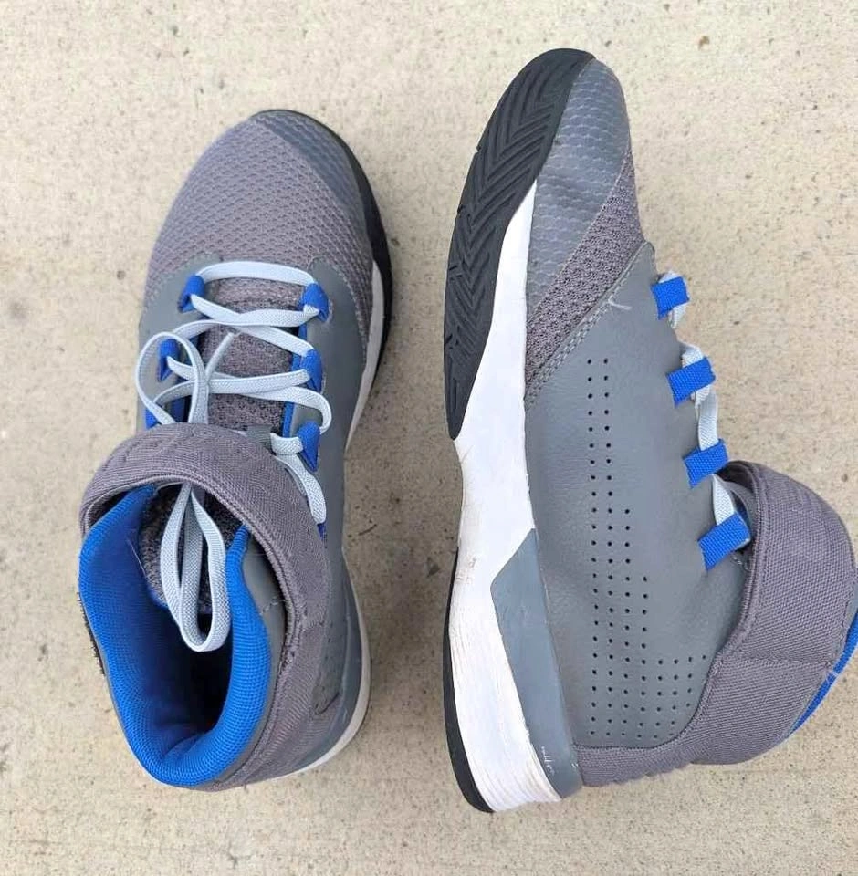 Size 5.5 boys runners