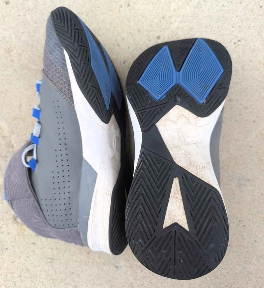 Size 5.5 boys runners - photo 2
