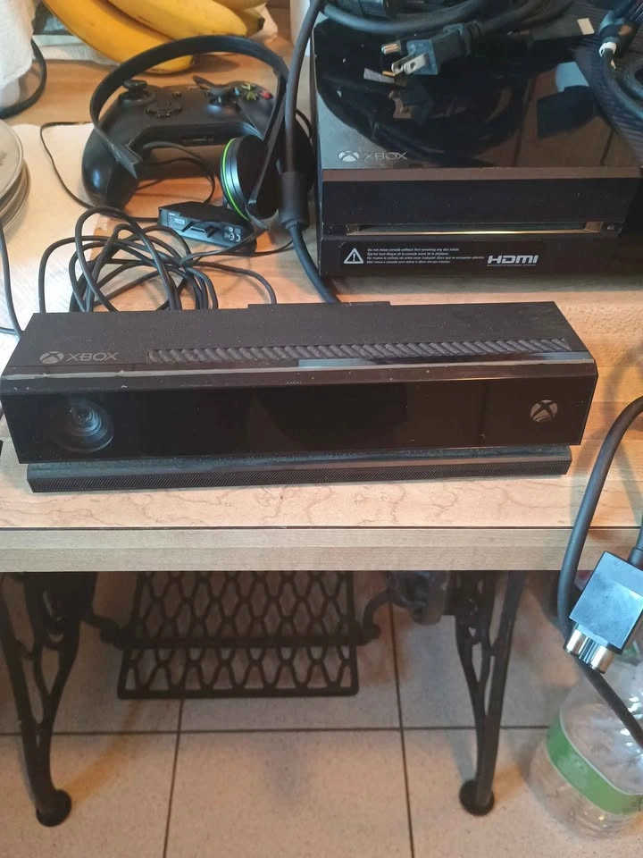Xbox One 500gb + Kinect + Controller + Cords - photo 2
