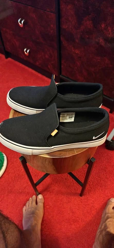 Women’s Nike slip on shoes