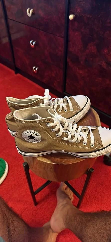 Women’s/ men’s converse shoes