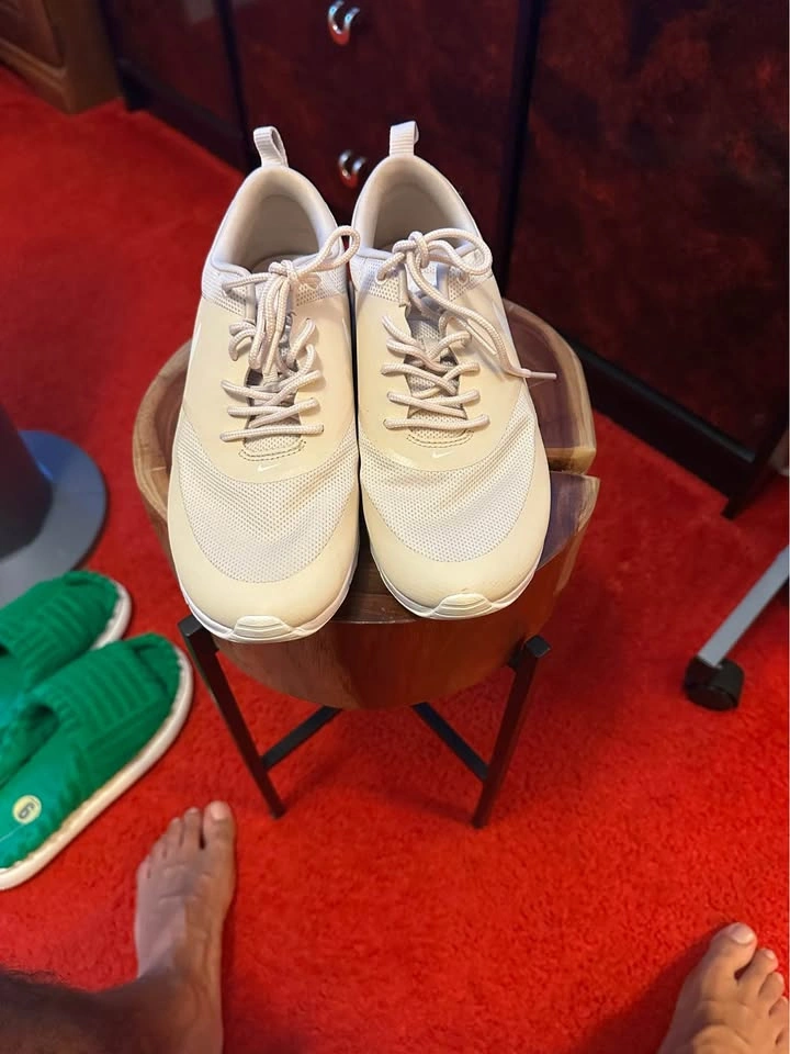 Women’s Nike Shoe - photo 2