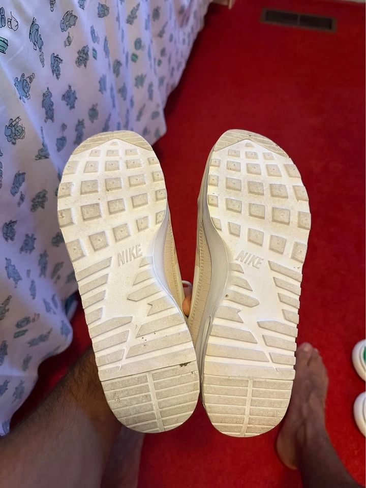 Women’s Nike Shoe - photo 3