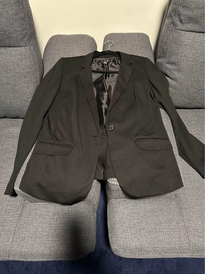 Women’s clothing (if the ad is up it’s available) - photo 5