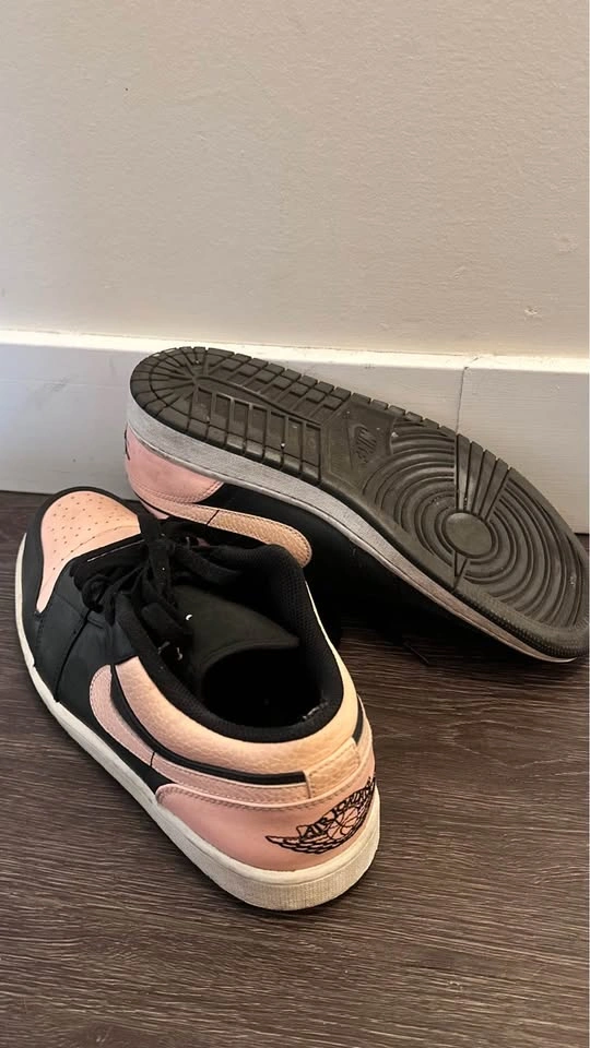 Air Jordan 1 Low Crimson Tint - photo 4
