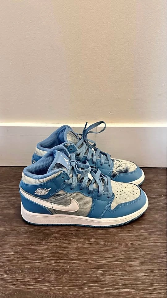 Air Jordan 1 Mid SE GS 'Washed Denim'