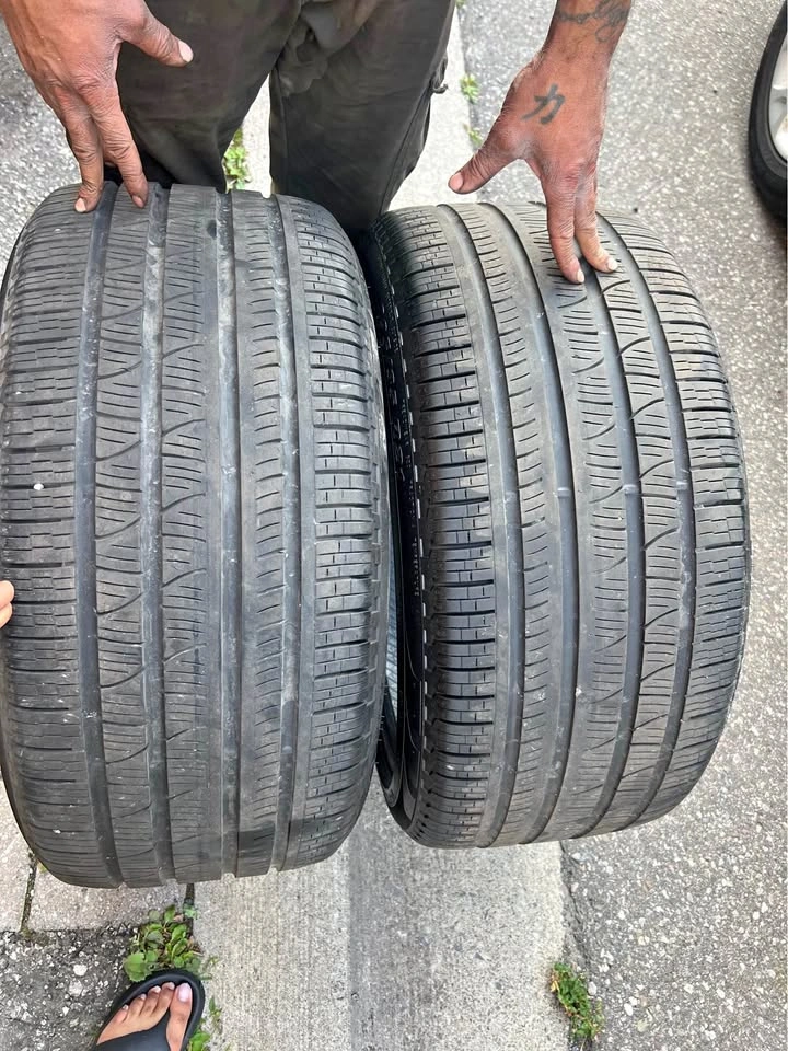 295/35 R21 All season Tires (2pcs)