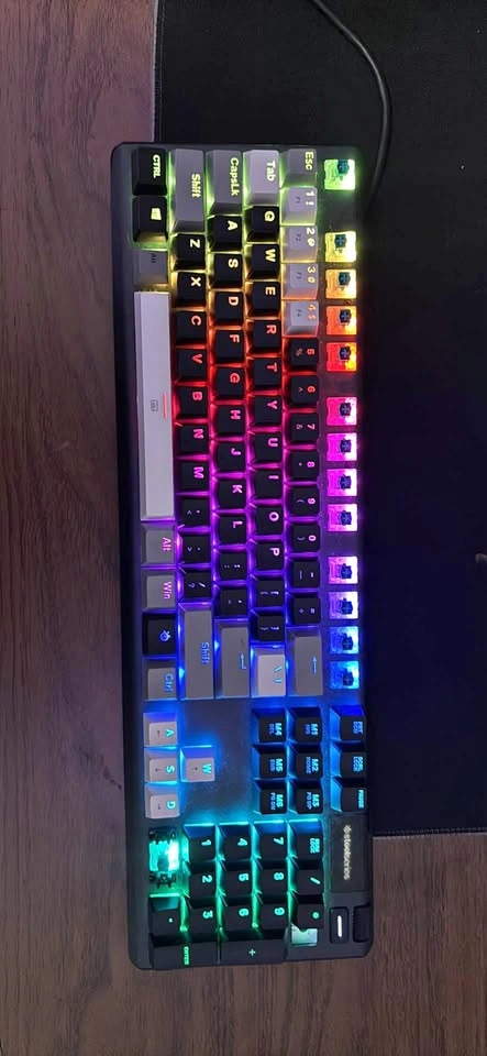 SteelSeries Apex 5 Keyboard