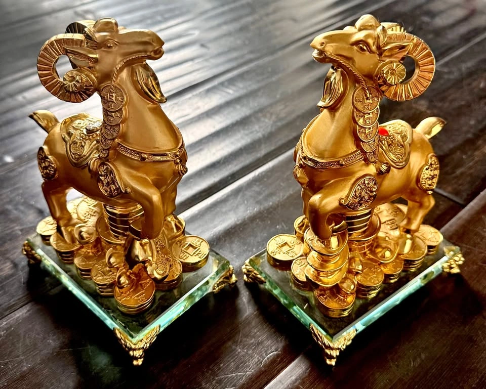 Pair of Golden Feng Shui Wealth Ram / Goat Statues 🐐✨ - photo 4