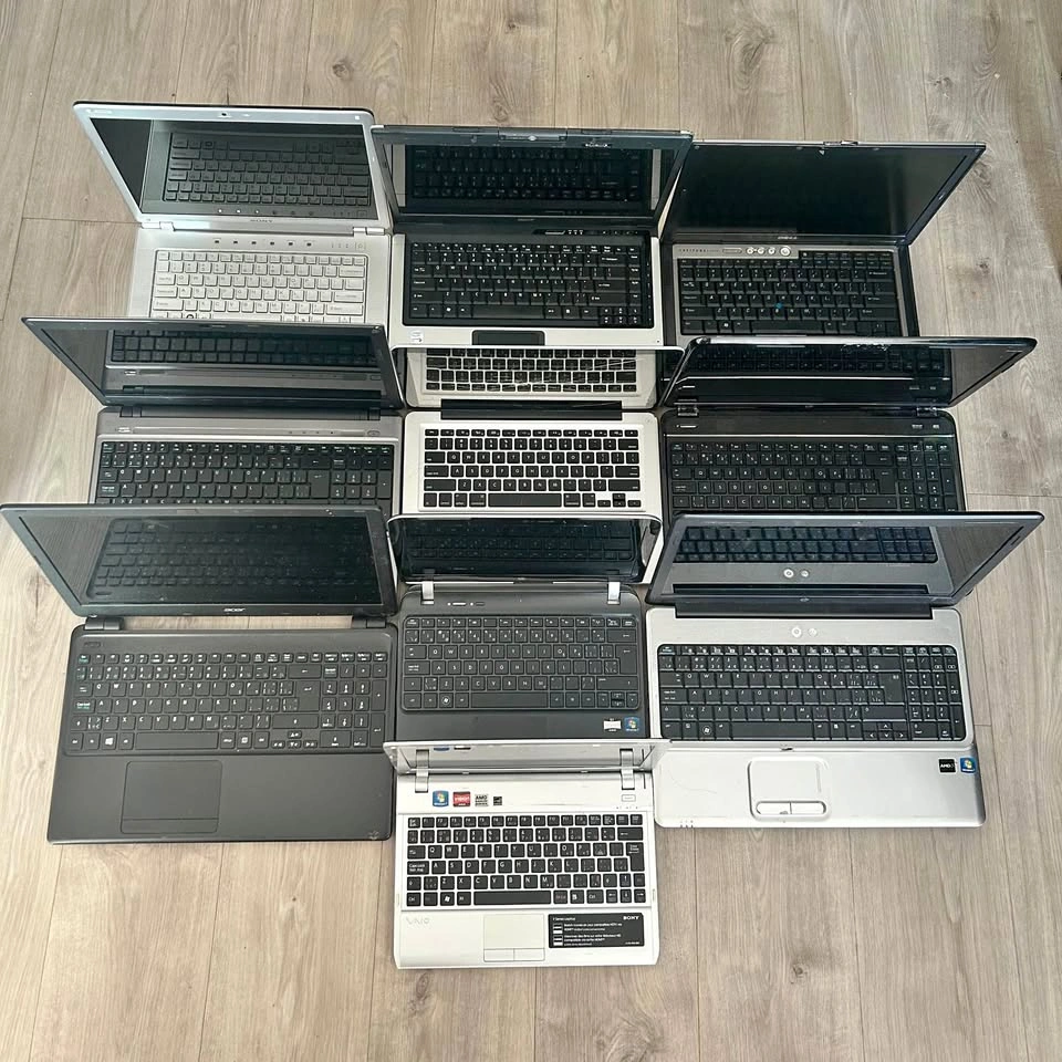 10x Laptop lot (Untested/For Parts/Repair)
