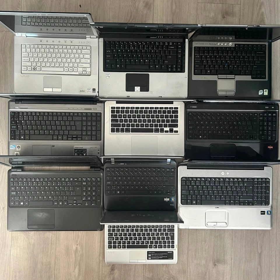 10x Laptop lot (Untested/For Parts/Repair) - photo 2