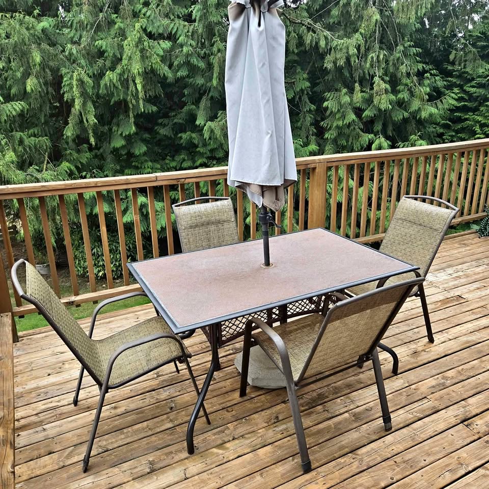 MOVING SALE - Patio Table + 4 Chairs + Umbrella