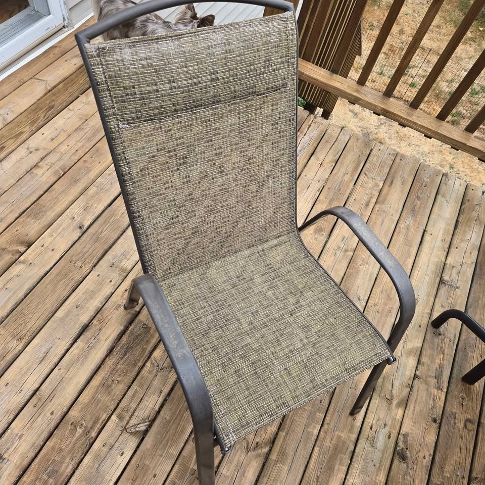 MOVING SALE - Patio Table + 4 Chairs + Umbrella - photo 2