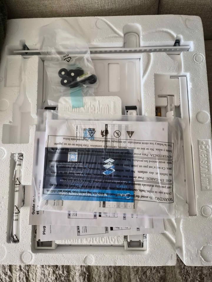 Midea 10,000 BTU U-Shaped Smart Inverter Window AC – Never Used - photo 4