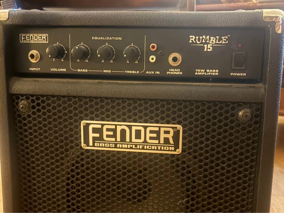 Fender Bass Amplifier - photo 2