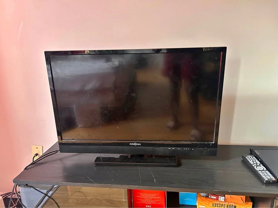 Insignia 48" 1080p TV with Remote and Stand
