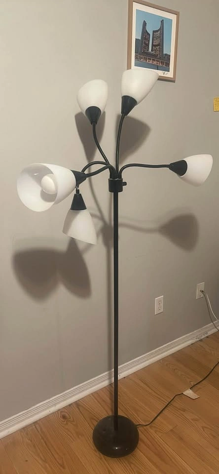 Moving out ! Mainstays floor lamp - photo 3