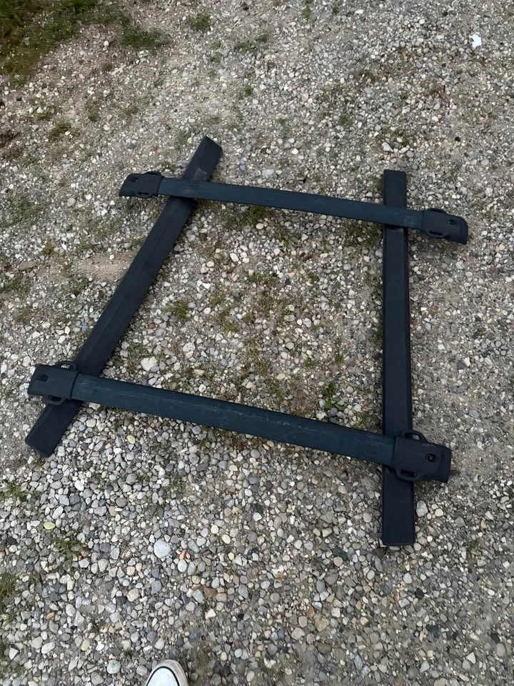 Toyota Matrix OEM roof rail and cross bar set. - photo 2