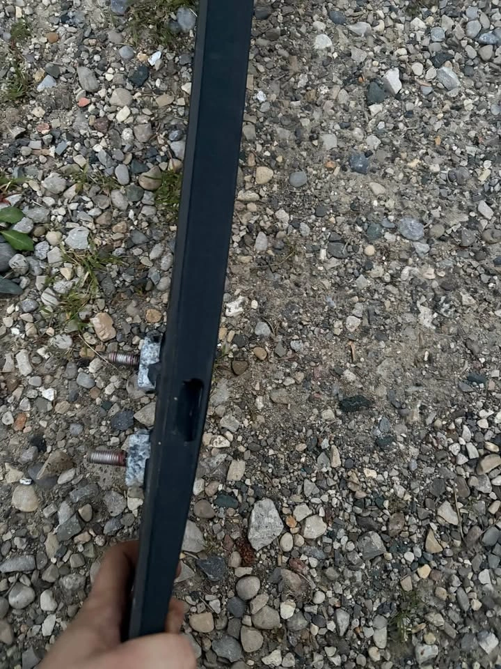 Toyota Matrix OEM roof rail and cross bar set. - photo 5