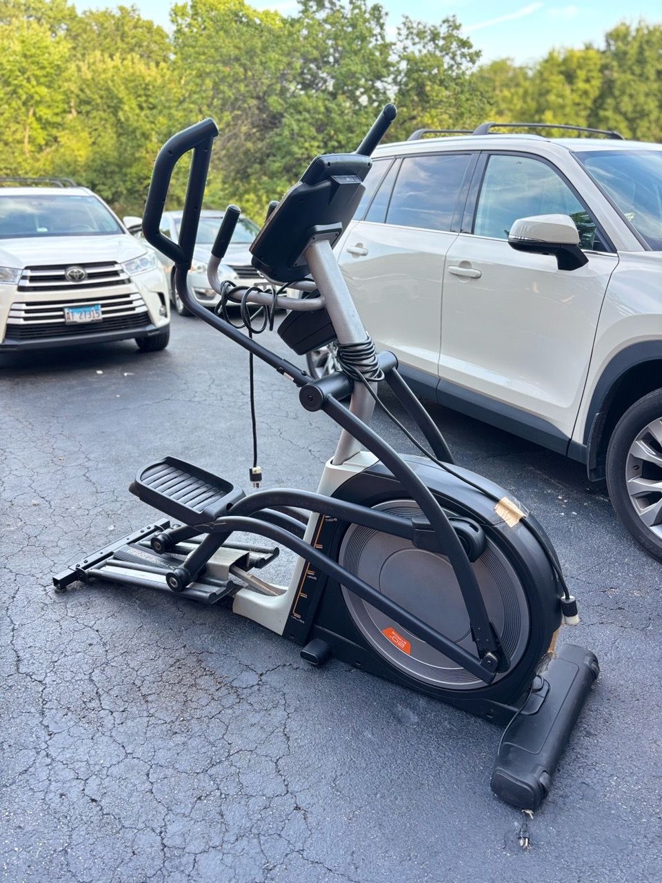 Nordic track elite 10.7 rear drive elliptical cross trainer