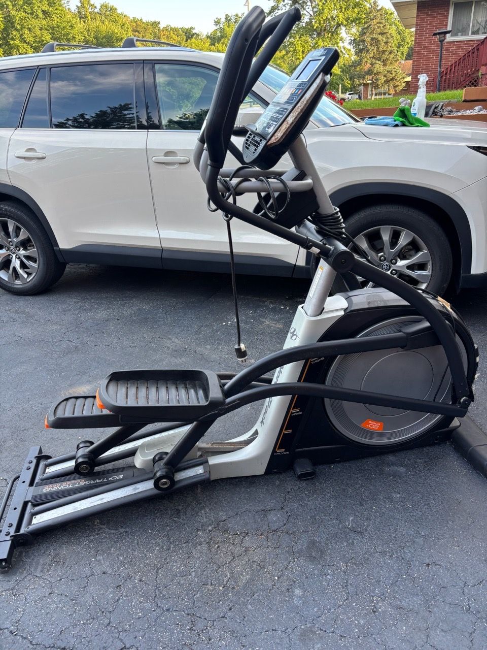 Nordic track elite 10.7 rear drive elliptical cross trainer - photo 4