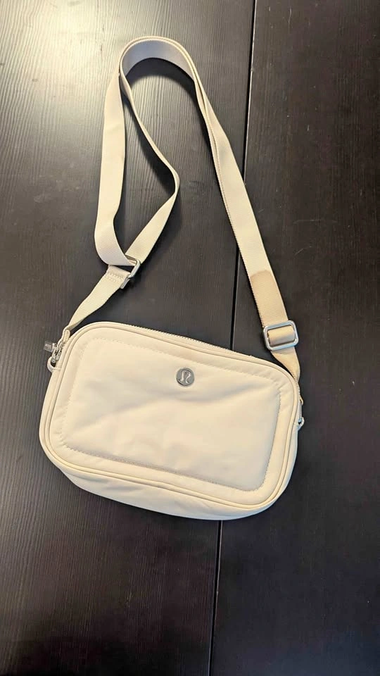 Lululemon Everywhere Crossbody Bag