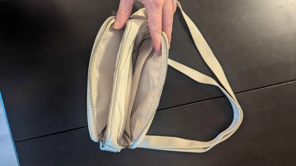 Lululemon Everywhere Crossbody Bag - photo 2