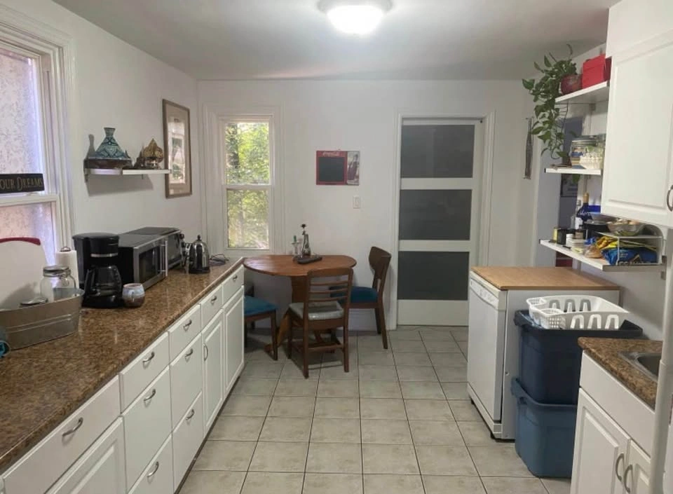 Room for Rent - Utilities Included - photo 4